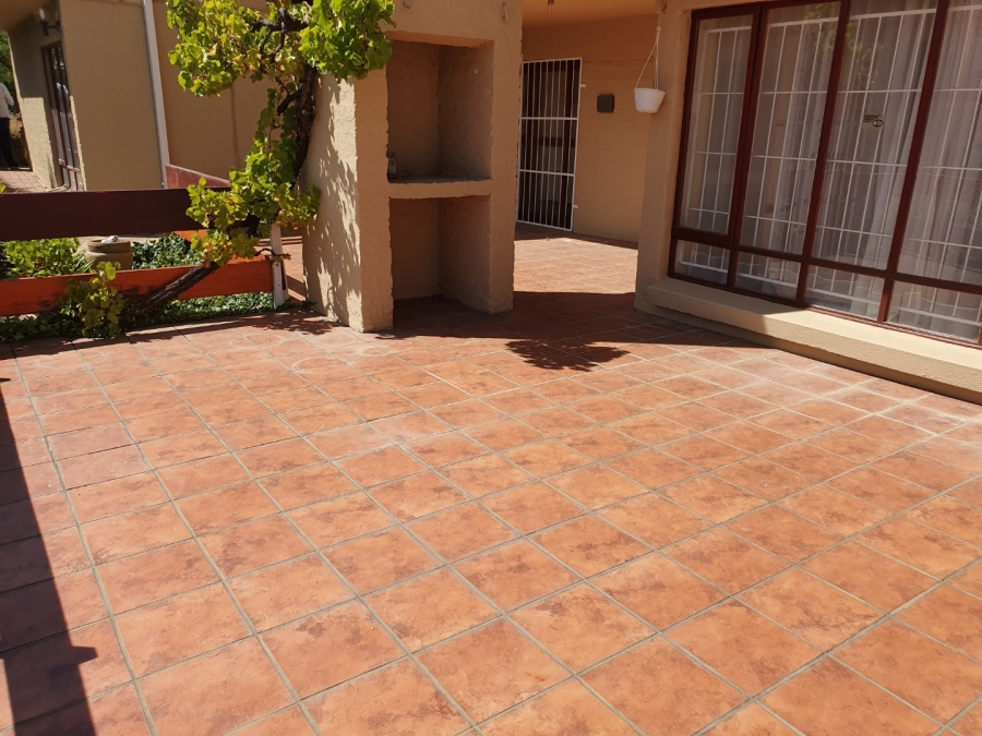 4 Bedroom Property for Sale in Hospitaalheuwel Free State